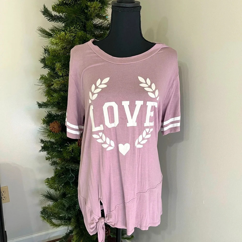 NO BOUNDARIES XL (15-17) Pink “Love” in laurels T-shirt with side tie knot